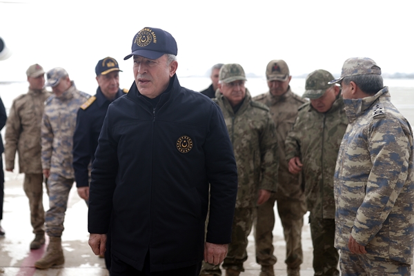 Foto - Bakan Hulusi Akar'dan sınır hattında inceleme