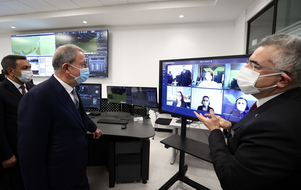 Foto - Bakan Hulusi Akar'dan tam isabet
