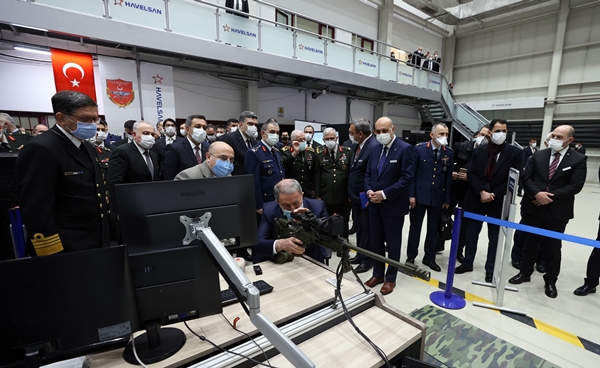 Foto - Bakan Hulusi Akar'dan tam isabet