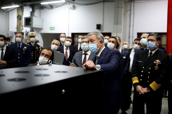 Foto - Bakan Hulusi Akar'dan tam isabet