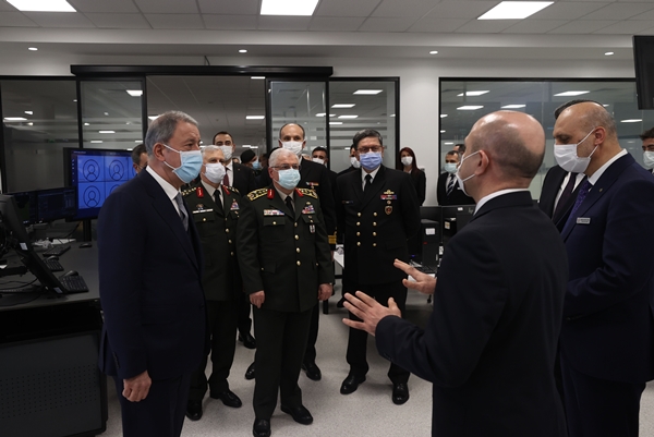 Foto - Bakan Hulusi Akar'dan tam isabet