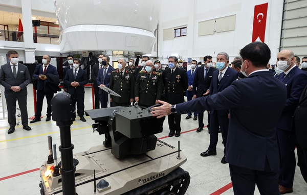 Foto - Bakan Hulusi Akar'dan tam isabet