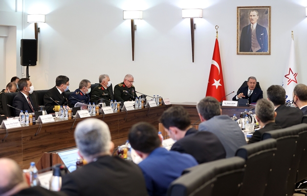 Foto - Bakan Hulusi Akar'dan tam isabet