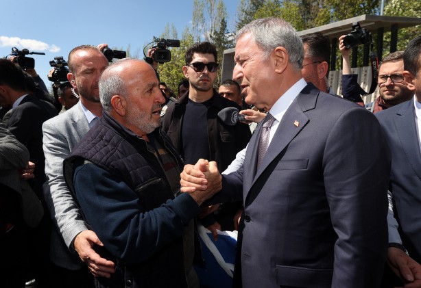 Bakan Hulusi Akar'dan "terörle mücadele" mesajı