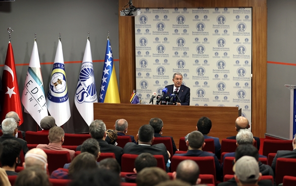 Bakan Hulusi Akar'dan Uluslararası Saraybosna Üniversitesine ziyaret