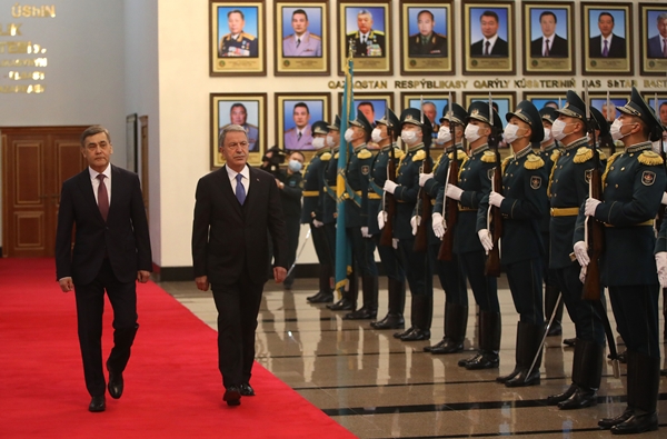 Foto - Bakan Hulusi Akar'ı böyle karşıladılar: Ana vatandan ata vatana hoşgeldiniz
