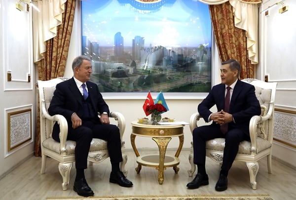 Foto - Bakan Hulusi Akar'ı böyle karşıladılar: Ana vatandan ata vatana hoşgeldiniz