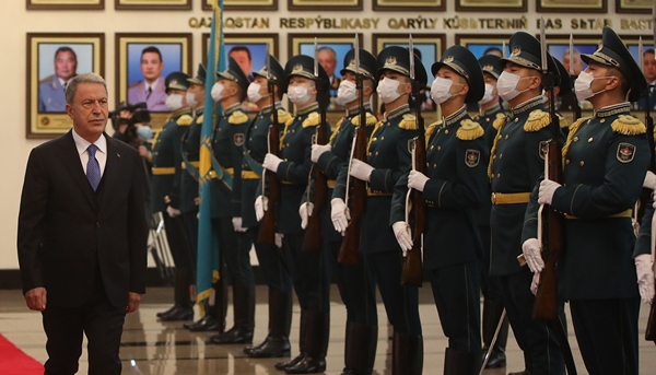 Foto - Bakan Hulusi Akar'ı böyle karşıladılar: Ana vatandan ata vatana hoşgeldiniz