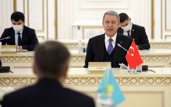 Foto - Bakan Hulusi Akar'ı böyle karşıladılar: Ana vatandan ata vatana hoşgeldiniz