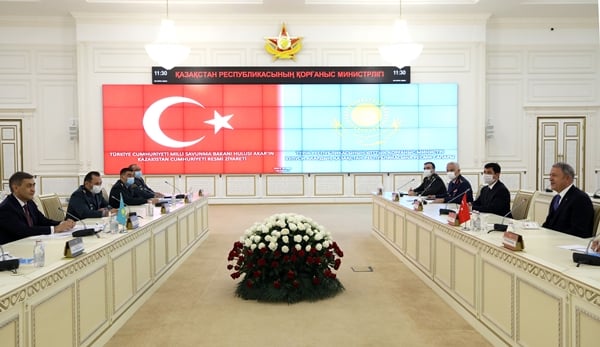 Foto - Bakan Hulusi Akar'ı böyle karşıladılar: Ana vatandan ata vatana hoşgeldiniz