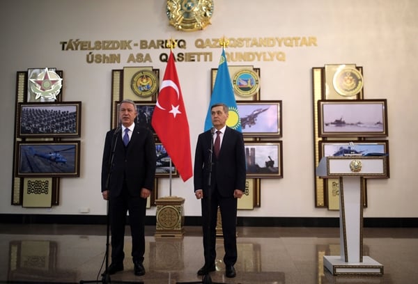 Foto - Bakan Hulusi Akar'ı böyle karşıladılar: Ana vatandan ata vatana hoşgeldiniz