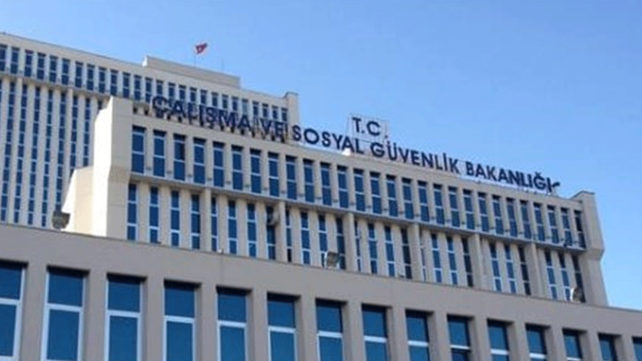 Foto - Bakan Işıkhan müjdeyi Türkiye'ye duyurdu: Devlet çalışan anneye 21 bin lira veriyor!