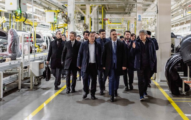 Foto - Bakan Kacır’dan Chery’nin elektrikli modeli OMODA E5’e tam not! Beraberindeki heyet ile birlikte test etti!