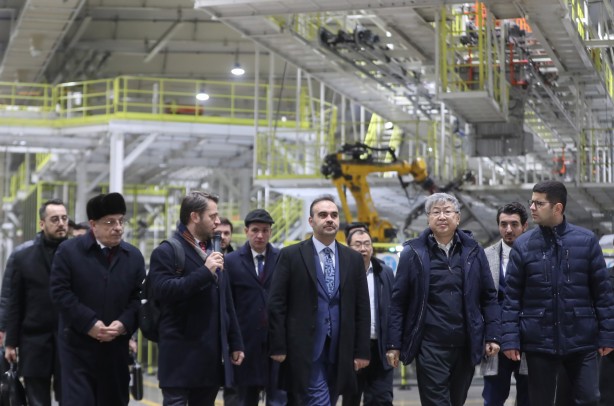 Foto - Bakan Kacır’dan Chery’nin elektrikli modeli OMODA E5’e tam not! Beraberindeki heyet ile birlikte test etti!