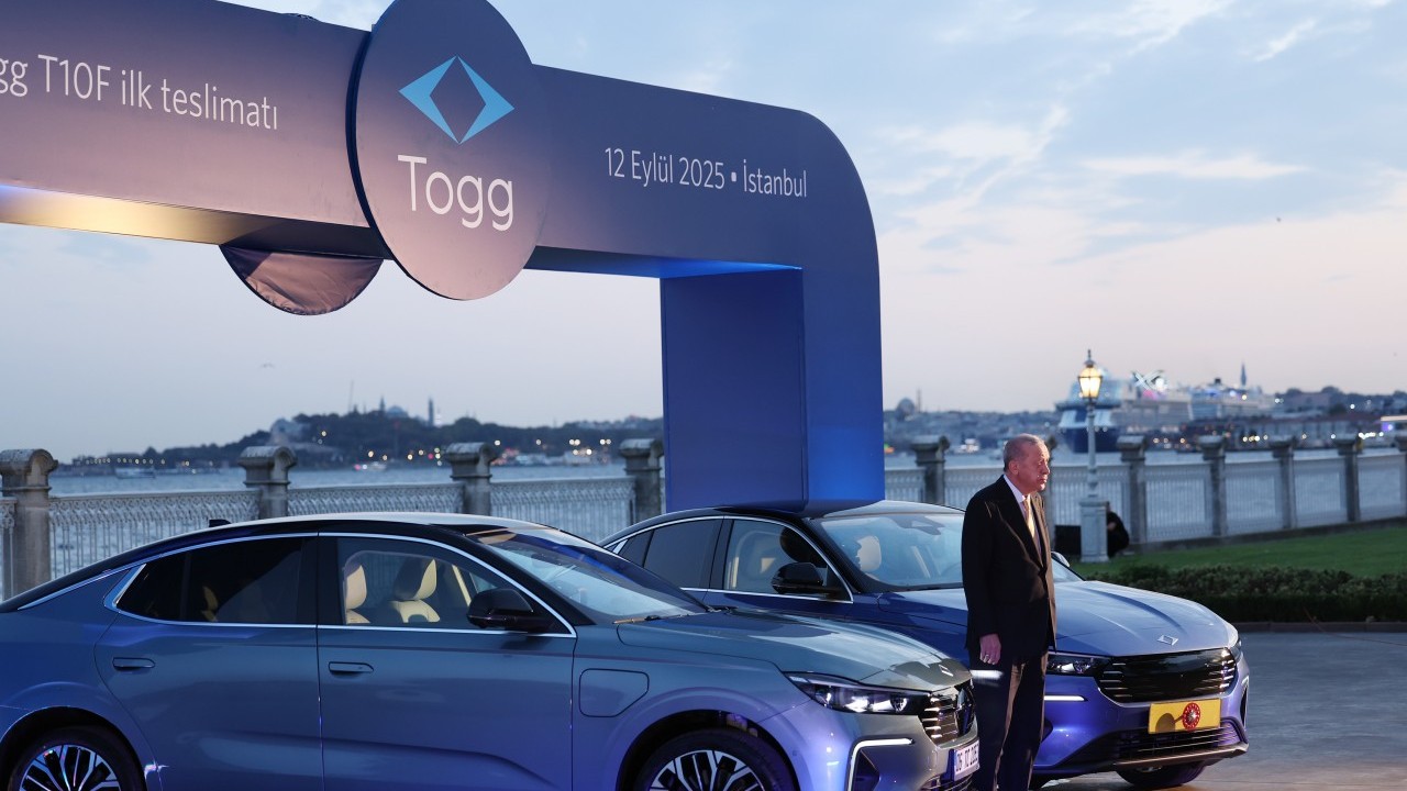 Foto - Bakan Kacır'dan Togg'a ilişkin paylaşım: Şimdi yeni bir sayfa açıyoruz! Cumhurbaşkanı Erdoğan'a T10F'nin ilk teslimatı yapıldı