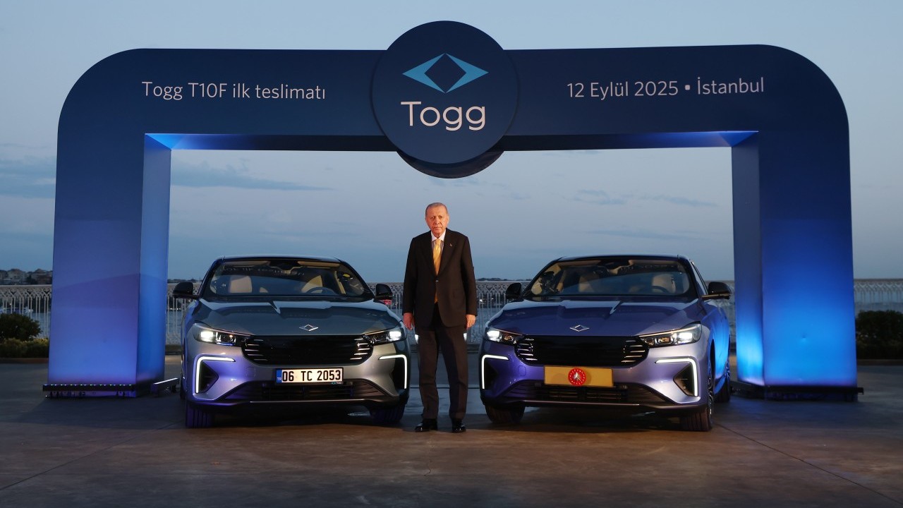 Foto - Bakan Kacır'dan Togg'a ilişkin paylaşım: Şimdi yeni bir sayfa açıyoruz! Cumhurbaşkanı Erdoğan'a T10F'nin ilk teslimatı yapıldı