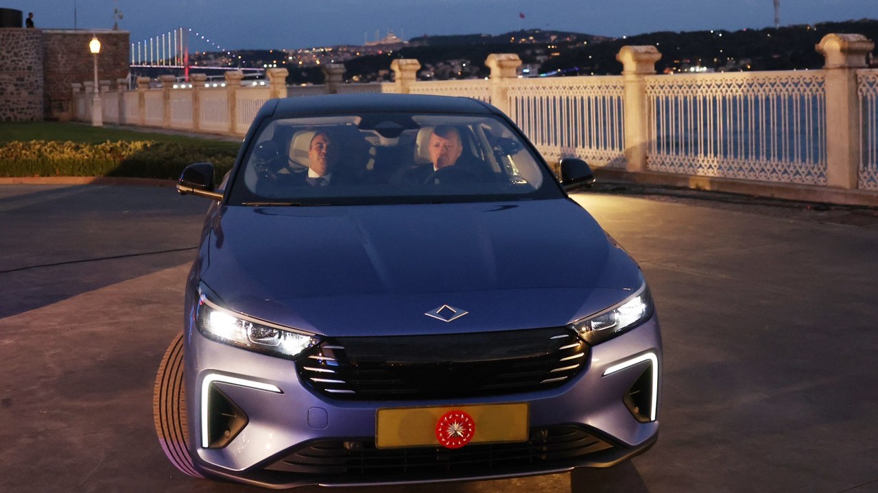 Foto - Bakan Kacır'dan Togg'a ilişkin paylaşım: Şimdi yeni bir sayfa açıyoruz! Cumhurbaşkanı Erdoğan'a T10F'nin ilk teslimatı yapıldı