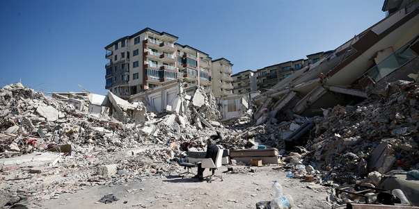 Foto - Bakan Karaismailoğlu: İstanbul Büyükşehir Belediyesi şu anda yerlerde sürünüyor!