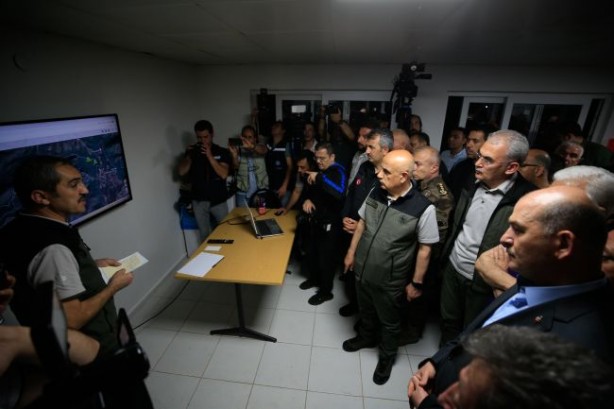 Foto - Bakan Kirişci ve Soylu yangın bölgesinde