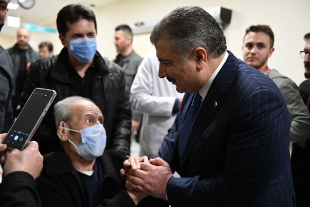 Bakan Koca'dan hastanelere bayram ziyareti