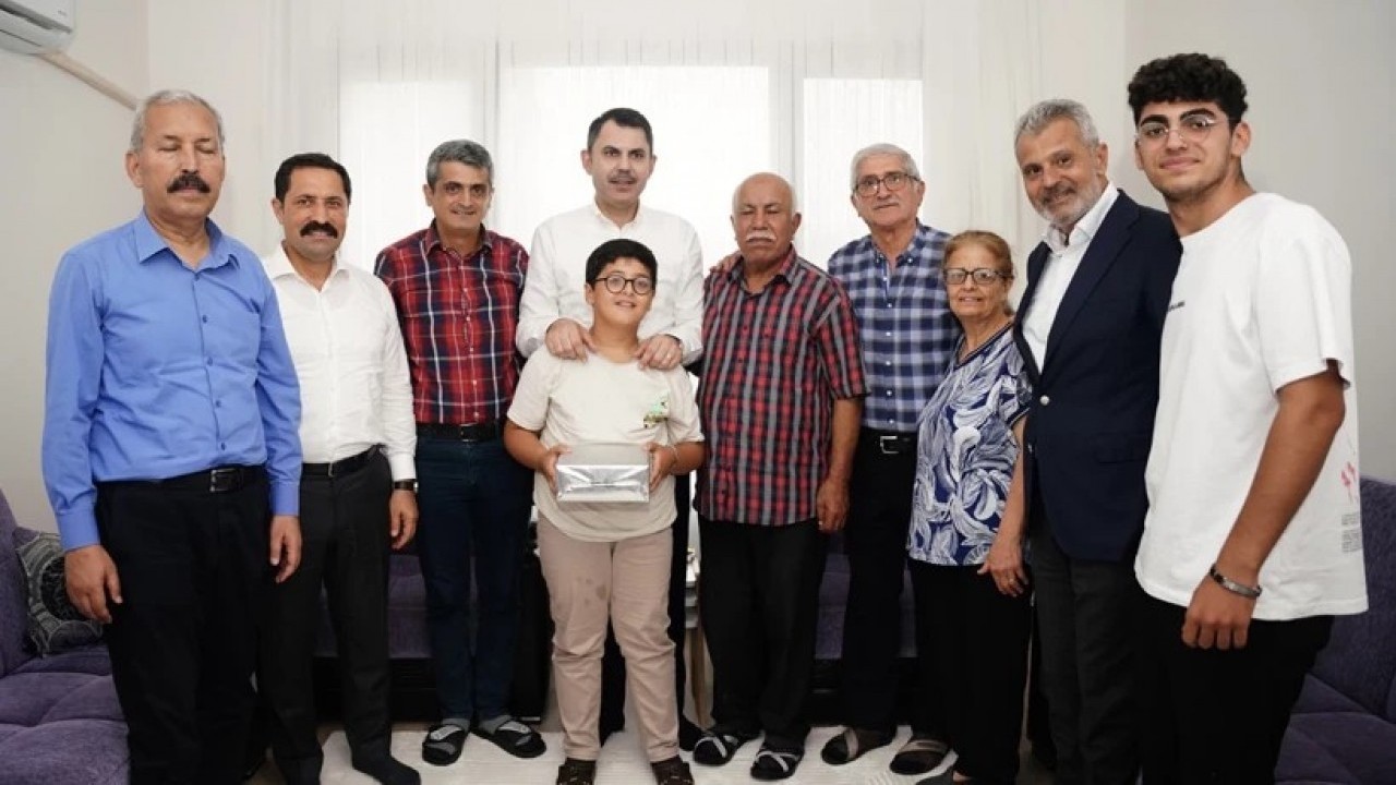 Foto - Bakan Kurum Hatay’da depremzede aileyi ziyaret etti! "Burada devlet millet el ele..."