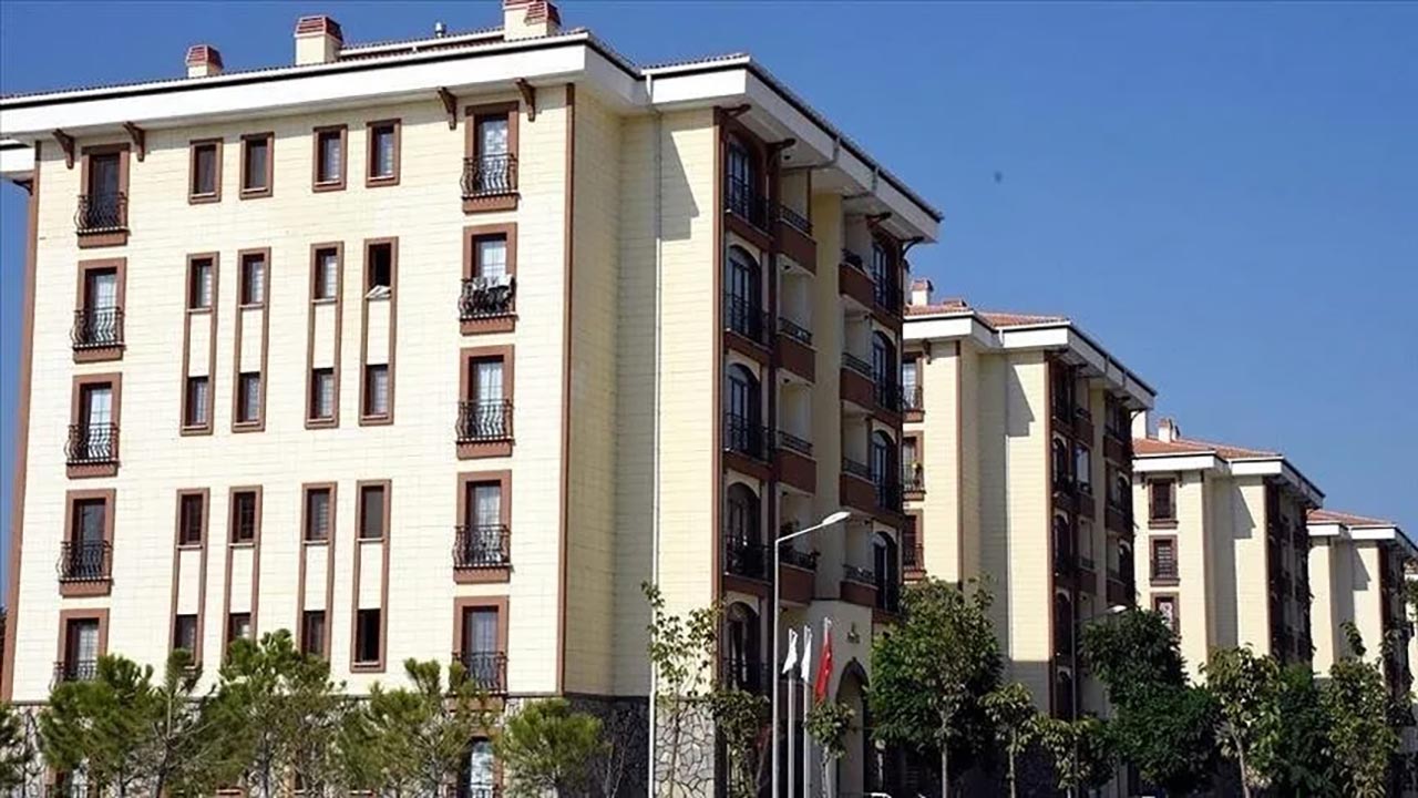 Foto - Bakan Kurum Hatay’da depremzede aileyi ziyaret etti! "Burada devlet millet el ele..."