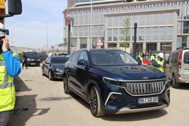 Bakan Kurum Togg'la turladı