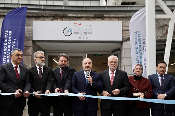 Foto - Bakan Mustafa Varank: Avrupa'nın bir numarası olmaya az kaldı