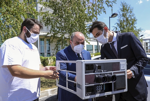 Foto - Bakan Mustafa Varank: Gördüğümde çok etkilendim