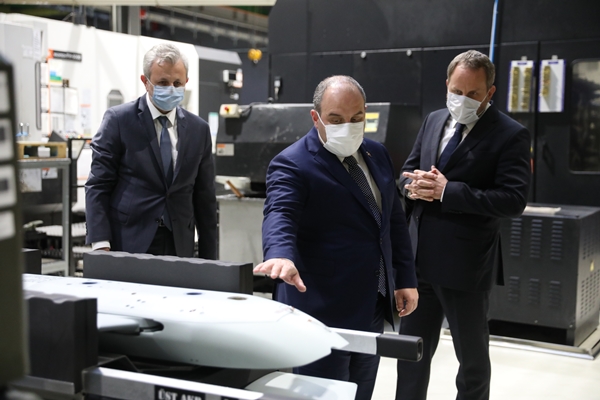 Foto - Bakan Mustafa Varank Milli Turbojet Motoru'nu test etti