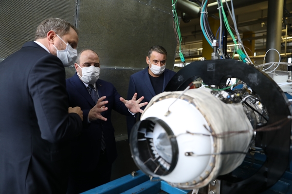 Foto - Bakan Mustafa Varank Milli Turbojet Motoru'nu test etti