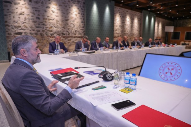 Bakan Nebati, inşaat sektörü temsilcileriyle bir araya geldi