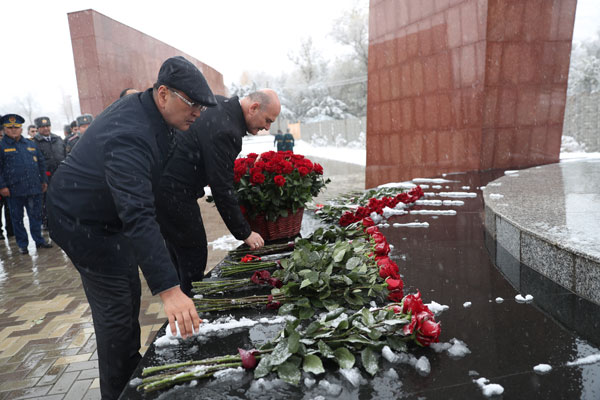 Foto - Bakan Soylu, Ata Beyit Anıtı'nda