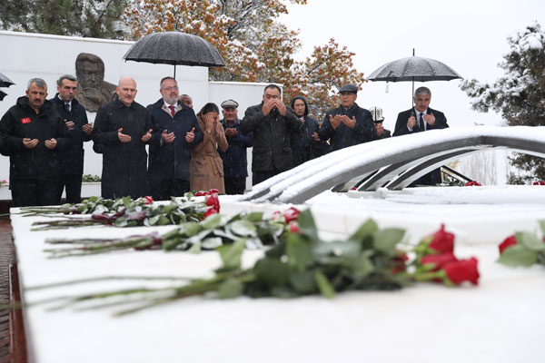 Foto - Bakan Soylu, Ata Beyit Anıtı'nda