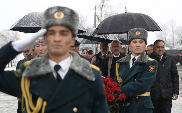 Foto - Bakan Soylu, Ata Beyit Anıtı'nda