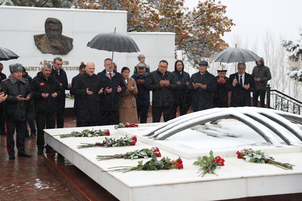 Foto - Bakan Soylu, Ata Beyit Anıtı'nda
