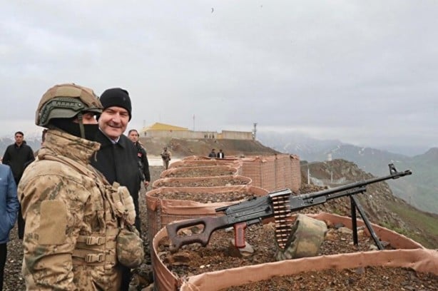 Foto - Bakan Soylu, bayram namazını Zirvin Tepe Üs Bölgesi'ndeki Mehmetçikle beraber kıldı