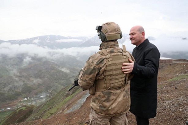 Foto - Bakan Soylu, bayram namazını Zirvin Tepe Üs Bölgesi'ndeki Mehmetçikle beraber kıldı