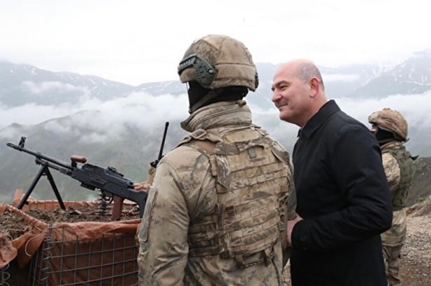 Foto - Bakan Soylu, bayram namazını Zirvin Tepe Üs Bölgesi'ndeki Mehmetçikle beraber kıldı