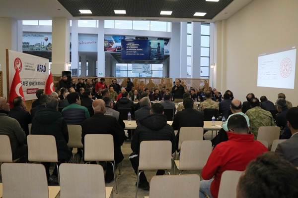 Foto - Bakan Soylu deprem bölgesinde talimatı verdi