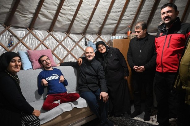 Foto - Bakan Soylu, depremin merkezinden duyurdu