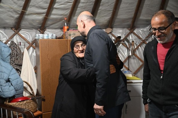 Foto - Bakan Soylu, depremin merkezinden duyurdu