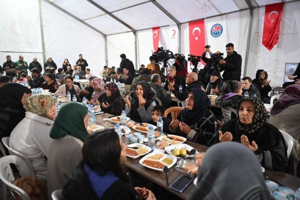 Foto - Bakan Soylu, depremin merkezinden duyurdu
