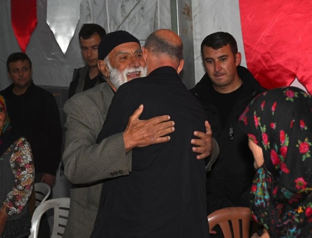 Foto - Bakan Soylu, depremin merkezinden duyurdu