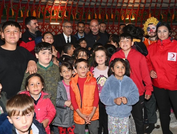 Foto - Bakan Soylu, depremin merkezinden duyurdu