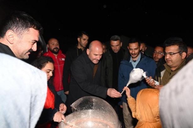 Foto - Bakan Soylu, depremin merkezinden duyurdu