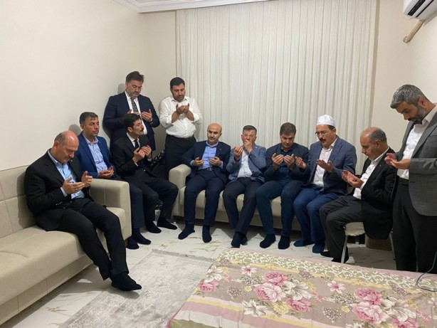 Foto - Bakan Soylu, Derik'teki kazada ölenlerin yakınlarını ziyaret etti, cenaze törenine katıldı
