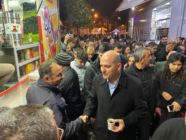 Foto - Bakan Soylu, Düzce'de çadırlarda kalan vatandaşları ziyaret etti