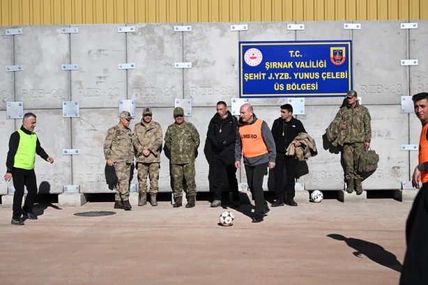 Foto - Bakan Soylu, jandarmalarla maç yaptı