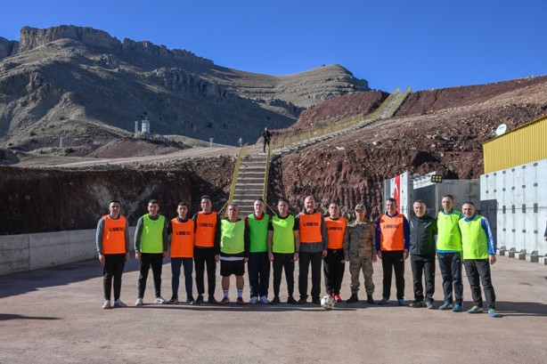 Foto - Bakan Soylu, jandarmalarla maç yaptı